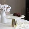 Мраморная белая сервировочная тарелка с золотой конической ножкой, 28 см