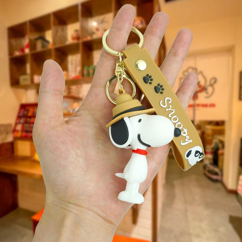 Очаровательный брелок Snoopy Стильный мультяшный брелок для автомобильных и сумочных аксессуаров