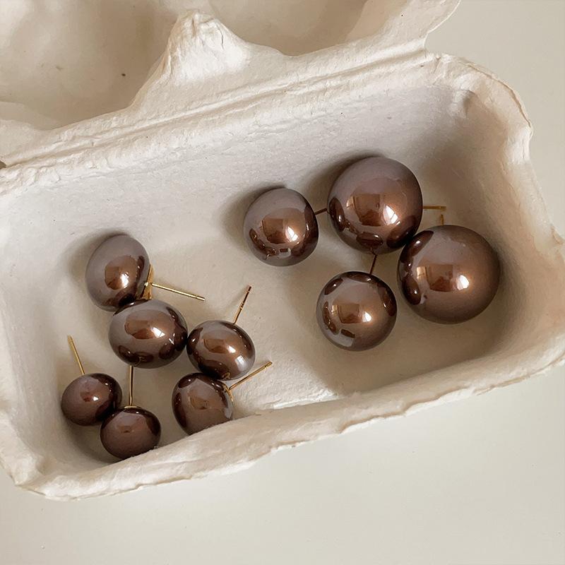 Простые и высококачественные серьги-гвоздики с жемчугом цвета мокко, женские элегантные и модные универсальные серьги в стиле ретро во французском стиле