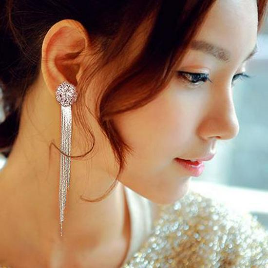 Серьги с кисточками и стразами B196: Модные корейские круглые серьги-подвески со вставками из бриллиантов для женщин