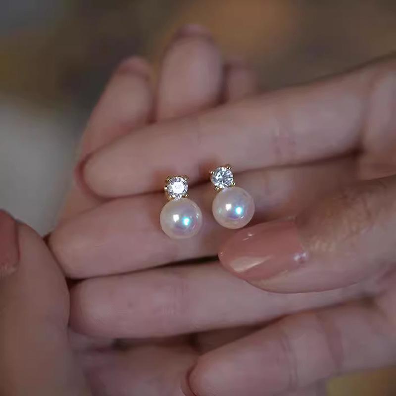 Серьги-гвоздики из пресноводного жемчуга в стиле королевской супруги 2025 года – Новый дизайн High-End в стиле легкой роскоши