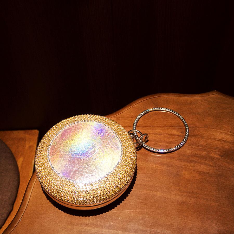Luxury clutch bag, shiny rhinestone ring handbag, exquisite diamond-encrusted fashionable round bag.
