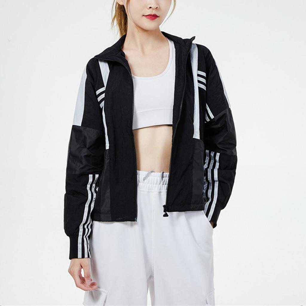 adidas Куртки Женские Черные С Капюшоном Умеренные Другие H09730