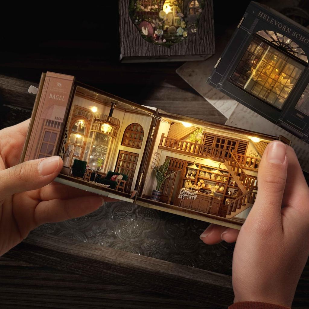 CUTEROOM Кукольный домик для детей Деревянный миниатюрный набор 'Кофе и выпечка' (Сделай сам Игрушка ручной работы Хлеб Торт Кофе Чай Украшения в комплекте) Отличный подарок (МИНИ111)