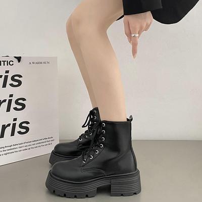 Популярные белые ботинки Мартин на платформе в британском стиле женские 2025 новая осень локомотивные маленькие на шнуровке облегающие короткие ботинки