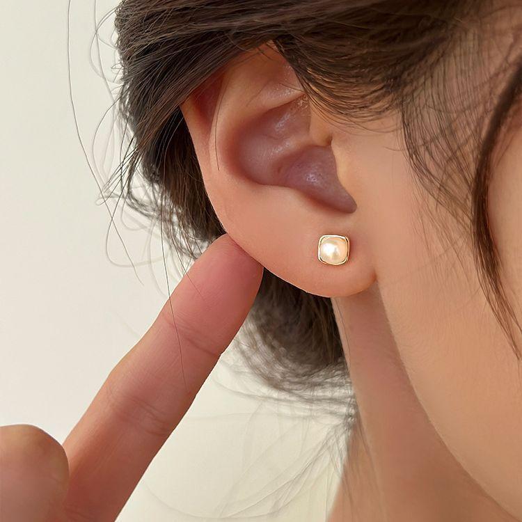 Fashionable Square Earrings for Women with A Niche Design, Simple and Personalized Earrings with A New Style of Earrings