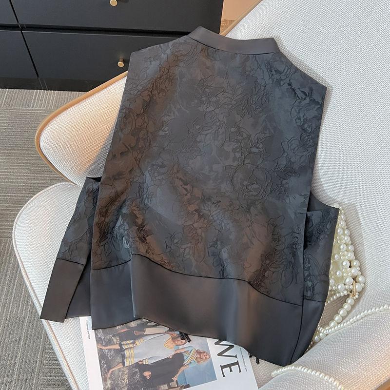 Vintage Style Waistcoat for Women with Elegant Floral Design, Perfect for Spring and Autumn