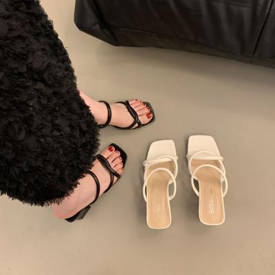 Новый стиль сандалий универсален, с толстыми каблуками, средними каблуками, туфлями на одно плечо, шлепанцами и полушлепанцами