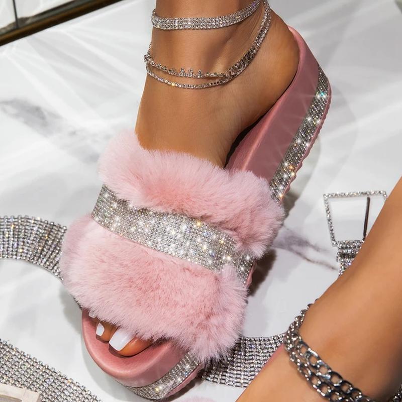 Роскошные дизайнерские женские меховые тапочки со стразами на платформе, танкетке и каблуке, однотонные пушистые шлепанцы, сексуальная обувь на открытом воздухе, женская оптовая продажа