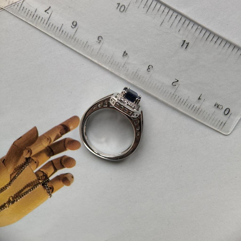 Серебряное кольцо с сапфиром nano 1.342ct, фианитами, вес изделия 4,64 гр (2195047)