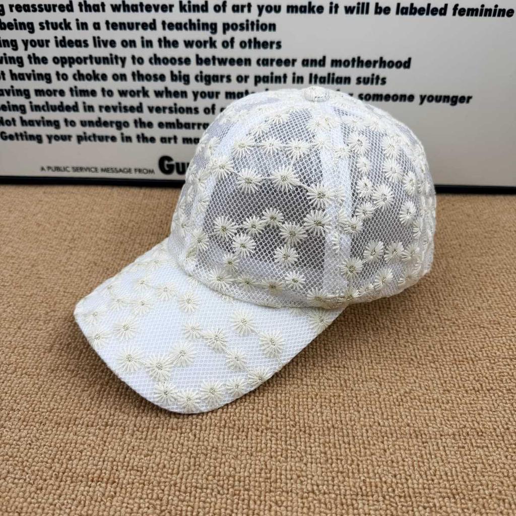 Spring and summer sweet sister little daisy lace baseball cap women's mesh yarn breathable face small versatile sunshade cap