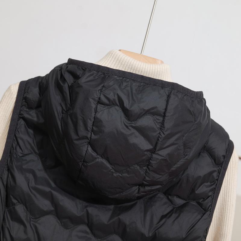 2025 Осень/Зима Большой размер Легкий длинный жилет из белого утиного пуха до колена с капюшоном и волнистым узором