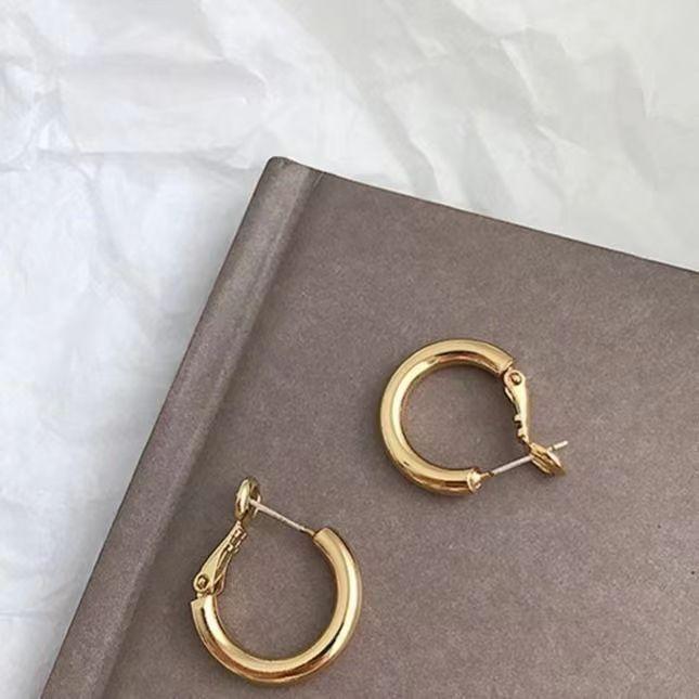 Earrings Niche Retro Premium Sense Light Luxury Earrings Anti-Allergic Ring Simple Stud Earrings Women'S Circle Earrings