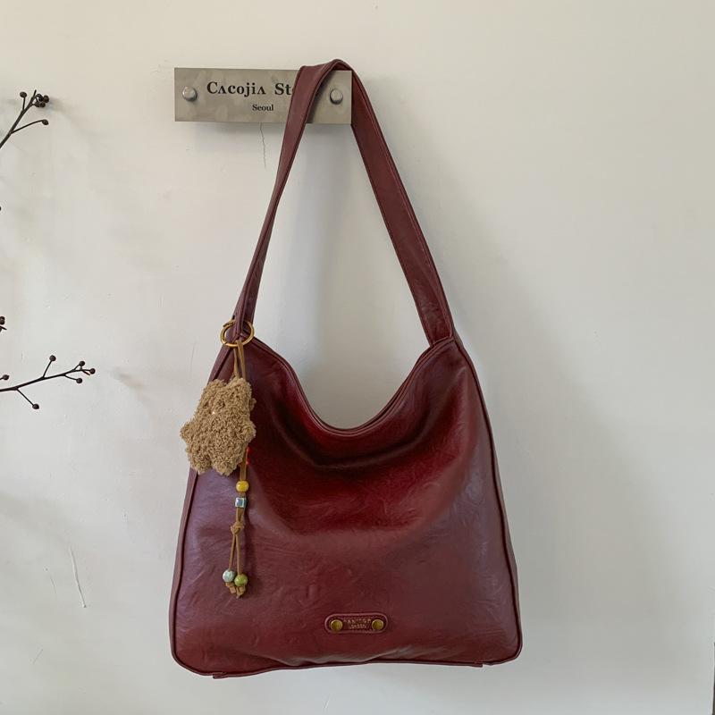 Ретро сумка женская большой вместимости 2025 новая осень и зима универсальная простая на плечо подмышку сумка повседневная для работы сумка-тоут