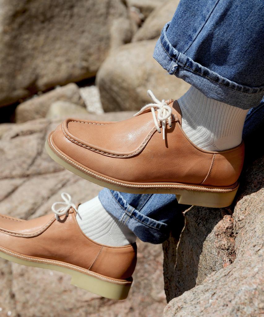 Custommood Cadiz Vegetable Tyrolean Derby Shoes (Indy Peach)