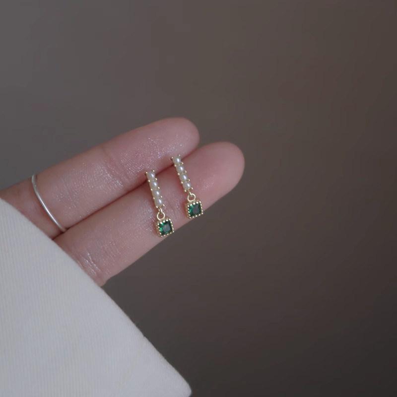 Серьги из стерлингового серебра 925 пробы с мини-жемчугом и изумрудами: Японский корейский стиль, легкая роскошь, модный дизайн с подвесками для женщин