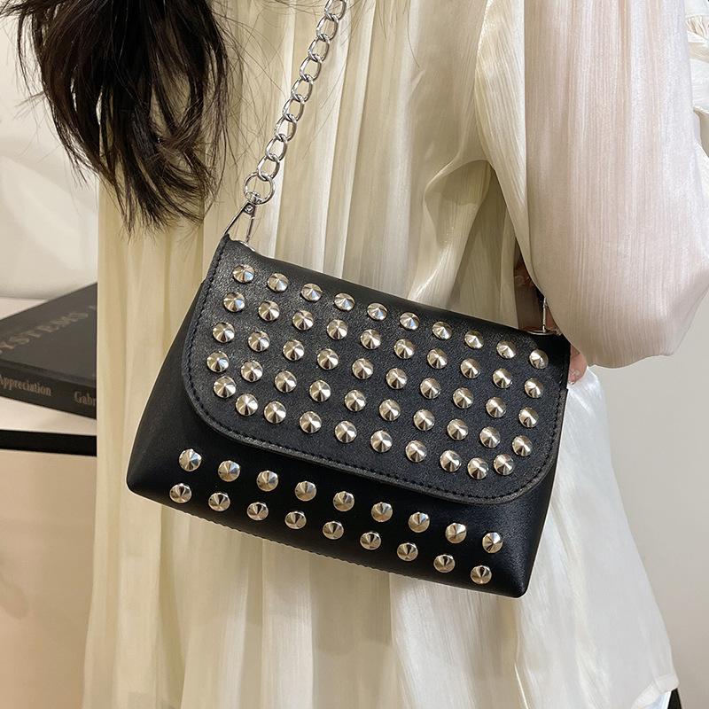 European and American Trends, Personalized Rivets, Simple Chain, Shoulder Mobile Phone Bag, Niche Design, Versatile, Foreign Style Messenger Bag, Bag