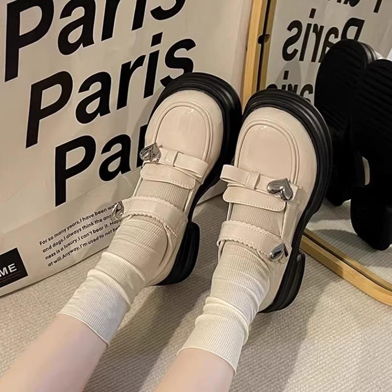 Маленькие кожаные туфли для девочек 2025 весна и осень новые, детские туфли-принцессы на мягкой подошве для детей среднего и старшего возраста, детские туфли-пинетки для маленькой девочки