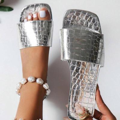 Серебристые босоножки с квадратным носком Женские Летние Сексуальные Слипоны На Плоской Подошве Тапочки Женские Серебристые Туфли с Рисунком Аллигатора Женские