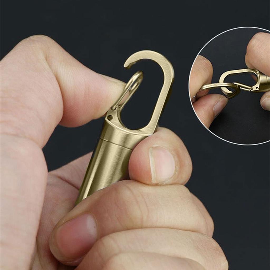 Компактный брелок для таблеток, практичный латунный контейнер для таблеток с брелоком, безопасный дорожный футляр для лекарств