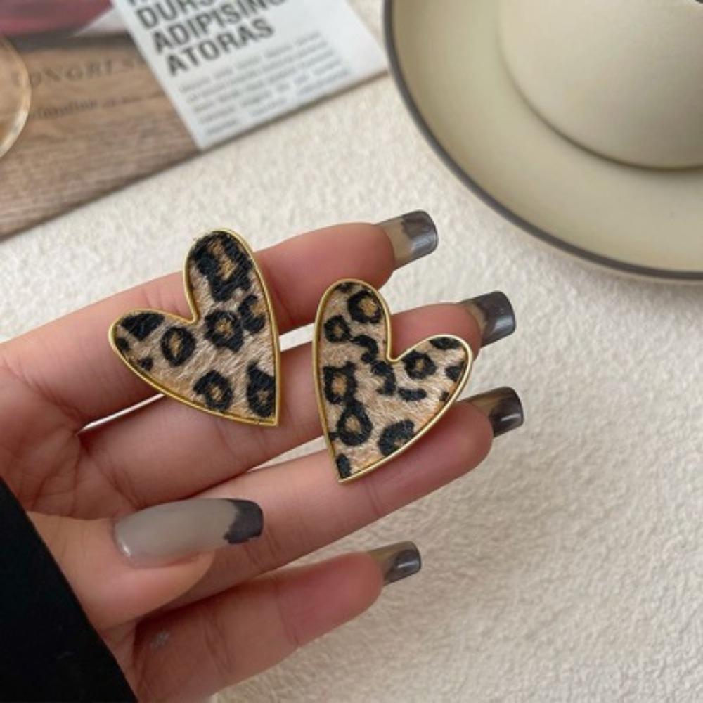 Fashion Vintage Maillard Sexy Leopard Print Love Heart Shaped Earrings for Women Design Simple Peach Heart Jewelry Birthday Gift