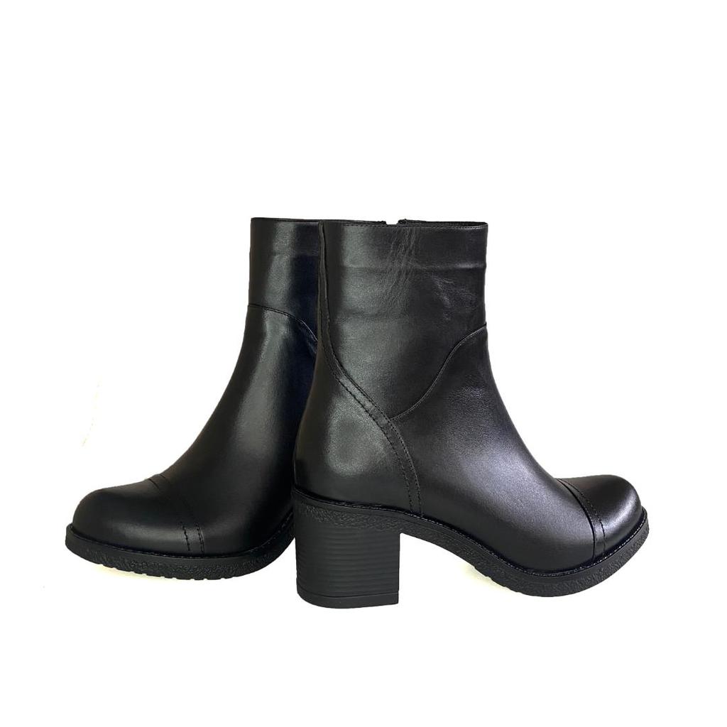 Женские сапоги из натуральной кожи на высоком каблуке