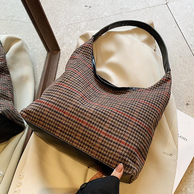 Модная клетчатая сумка для женщин с большой вместимостью, осень и зима, новая корейская версия, контрастная универсальная сумка через плечо
