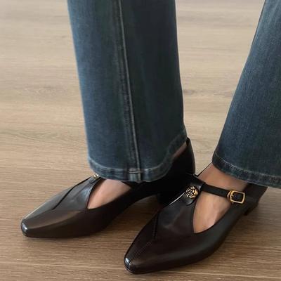 Мода 2025 Новые женские туфли Мэри Джейн Ретро камелия Массивный каблук Ажурные Одинарные туфли для работы Модная пряжка