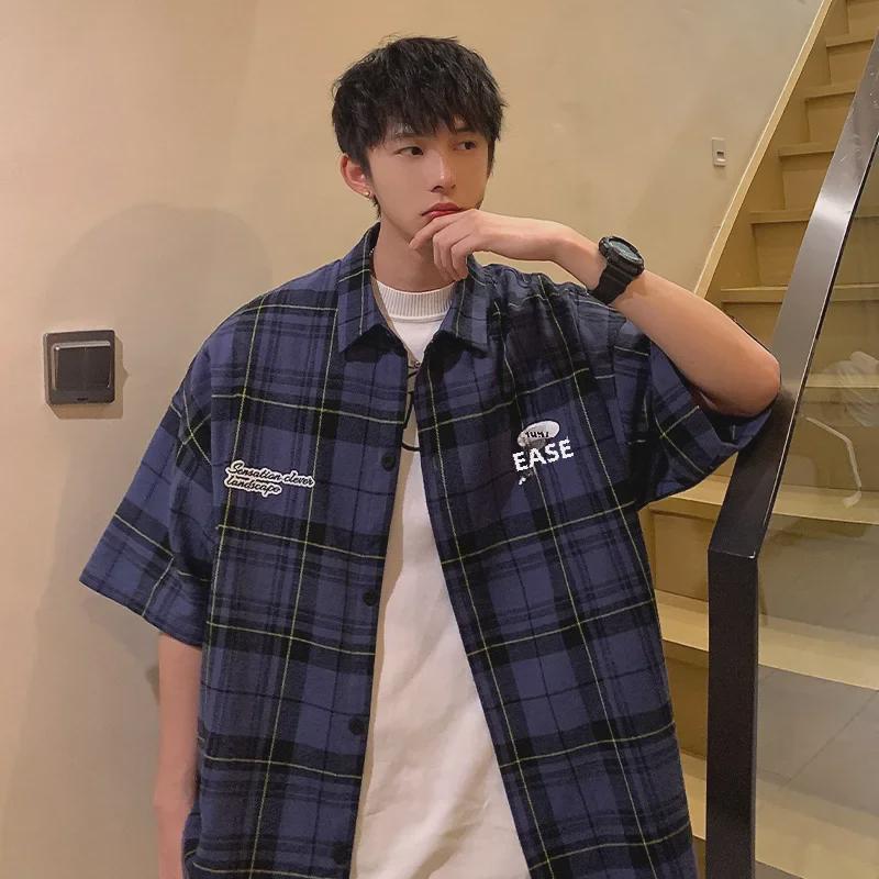 Мужская клетчатая рубашка с короткими рукавами в студенческом стиле - весна/лето 2024 г.