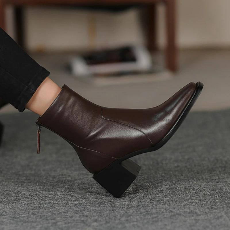 Модные НОВЫЕ Осенне-зимние женские ботинки Обувь из натуральной кожи для женщин Квадратный носок Массивная подошва Ботинки на молнии до щиколотки Лаконичные современные ботинки