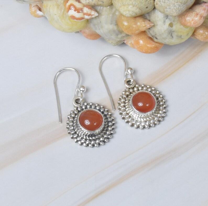 Серьги с драгоценным камнем сердолик, подарок для нее, серьги с камнем по дате рождения, модные украшения, эффектные серьги, серебро 925 пробы