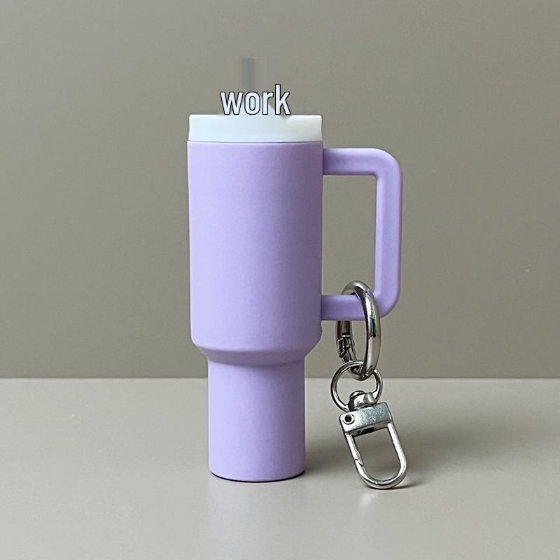 Брелок в виде кубка Ледяного Короля: Универсальный кулон Stanley для помады или крепления к рюкзаку