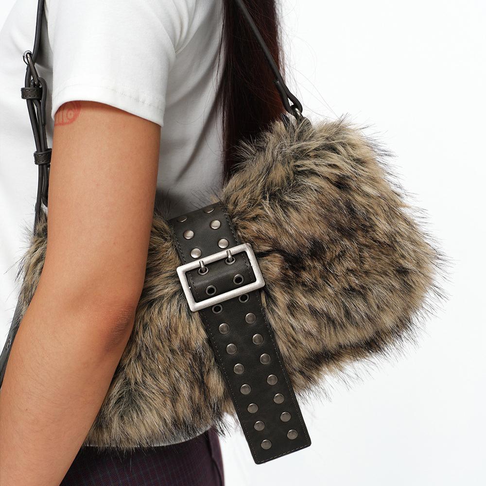 Winter Fluffy Plush Shoulder Bag Punk Studded Underarm Bags for Women Designer Handbags Rivet Faux Fur Bags Women's Bag Chic