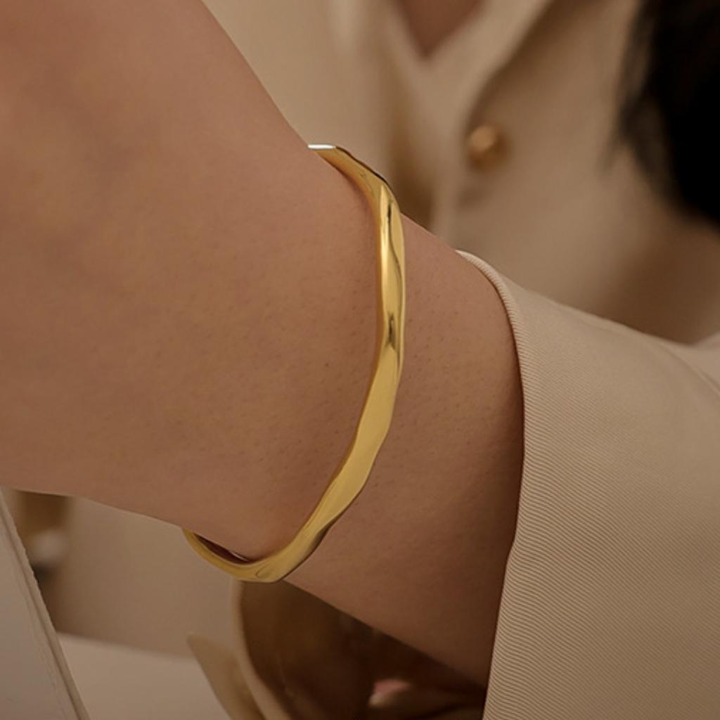 Htpwe Нержавеющая сталь Неправильное кольцо Мёбиуса Глянцевый лавовый браслет Женский 18k золото Пара Праздничный подарок Браслет Вечеринка Повседневный Циркон