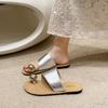Корейская мода металлическая пряжка закрытый носок шлепанцы женские летние Нового года новые на плоской подошве удобные однословные прохладные шлепанцы