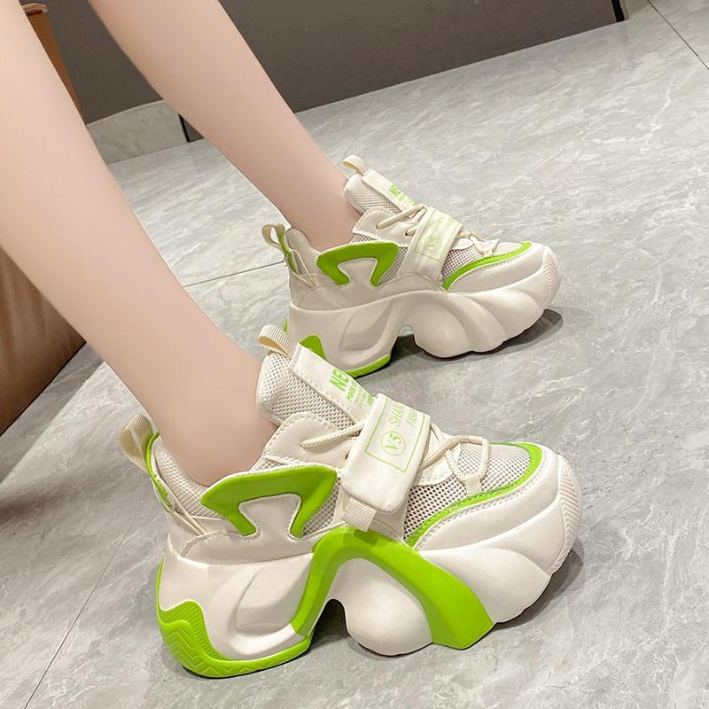 Модные женские повседневные туфли на платформе из дышащей сетки 2024 года, новые летние кроссовки на толстой подошве 7 см со скрытым каблуком, женская обувь для отдыха
