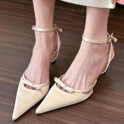 Женские сандалии с заостренным ремнем с пряжкой-бантом на щиколотке и модные женские сандалии из шёлка 2024 года в летнем платье