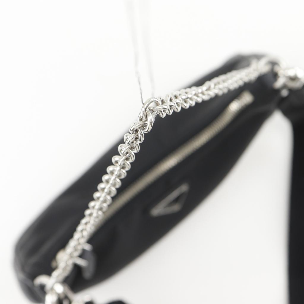 Prada Переиздание 2005 года Сумка через плечо Re-nylon 1BH204 NERO черная Нейлон/Сафьяно Женская Б/у