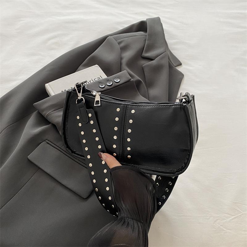 High End Fashionable Shoulder Bag for Women In Autumn New Retro Oil Leather Casual Crossbody Bag Fashionable Rivets for Women