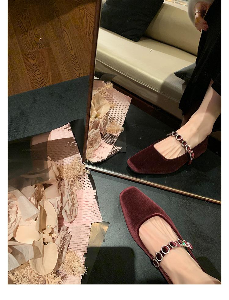 Версия из овчины~ 2025 новые кожаные бархатные туфли Мэри Джейн со стразами, женские весенние туфли с квадратной головкой и пряжкой в виде одного слова, одинарные туфли, женская обувь