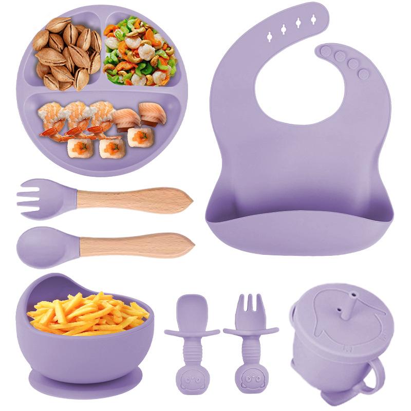 Silicone baby feeding kit, 8 pieces, including suction cup, bowl, bib, spoon, fork, and sippy cup
