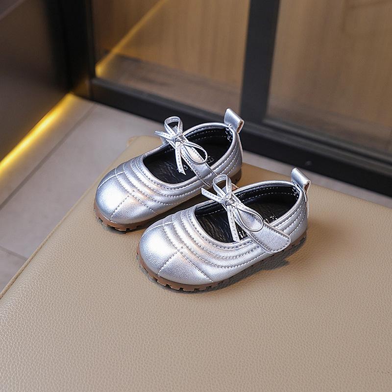 Кожаная обувь для девочек 2025 весна и осень новая детская обувь туфли принцессы для маленькой девочки туфли Doudou на мягкой подошве детская одинарная обувь тренд
