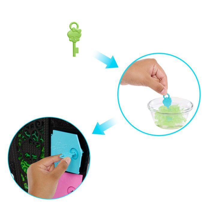 Monster high coffret monstrueux secrets série frayeurs néon avec poupée articulée ghoulia yelps, casier, plus de 19 surprises, plus