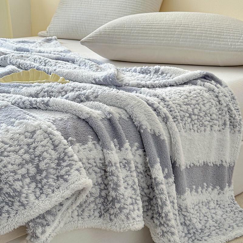 OEING Jacquard Velvet Snowflake Throw Blanket