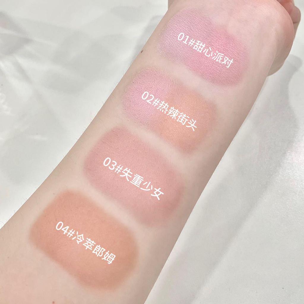 Kekemood Румяна с градиентом для скул: Матовый серо-розовый тон для универсального нюдового образа.