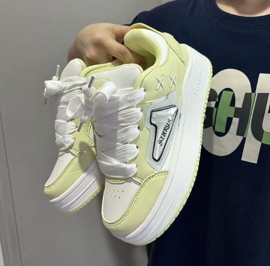 Модные парные кроссовки, повседневные, в тренде инс, нишевый дизайн, туфли-мандаринки, повседневный день с дофаминовым сочетанием цветов