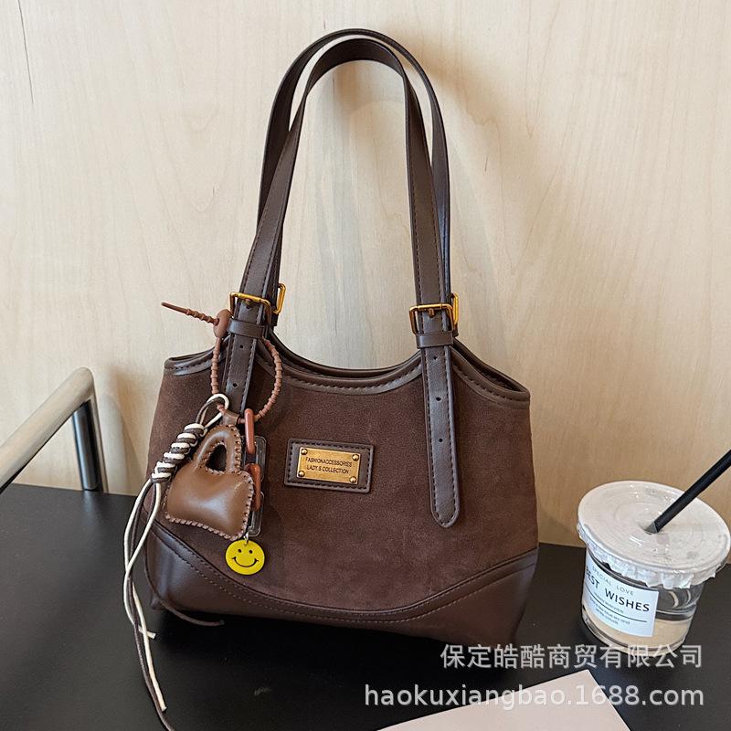 Сумка большой вместимости женская осень-зима 2025 новая матовая ретро сумка на плечо/подмышку повседневная рабочая сумка-тоут для поездок