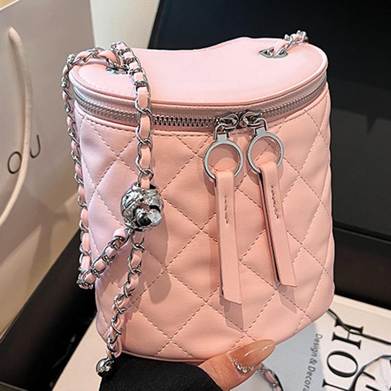 Rhombus Embroidery Thread Chain Bag Women's Trend Shoulder Messenger Bag 2025 New Fashion Personalized Three-dimensional Heart Bucket Bag