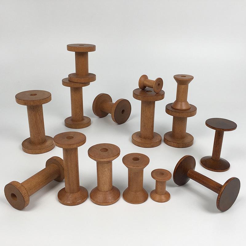 Ретро деревянная катушка: Ностальгический ручной органайзер для ниток для вышивки крестом и рукоделия.