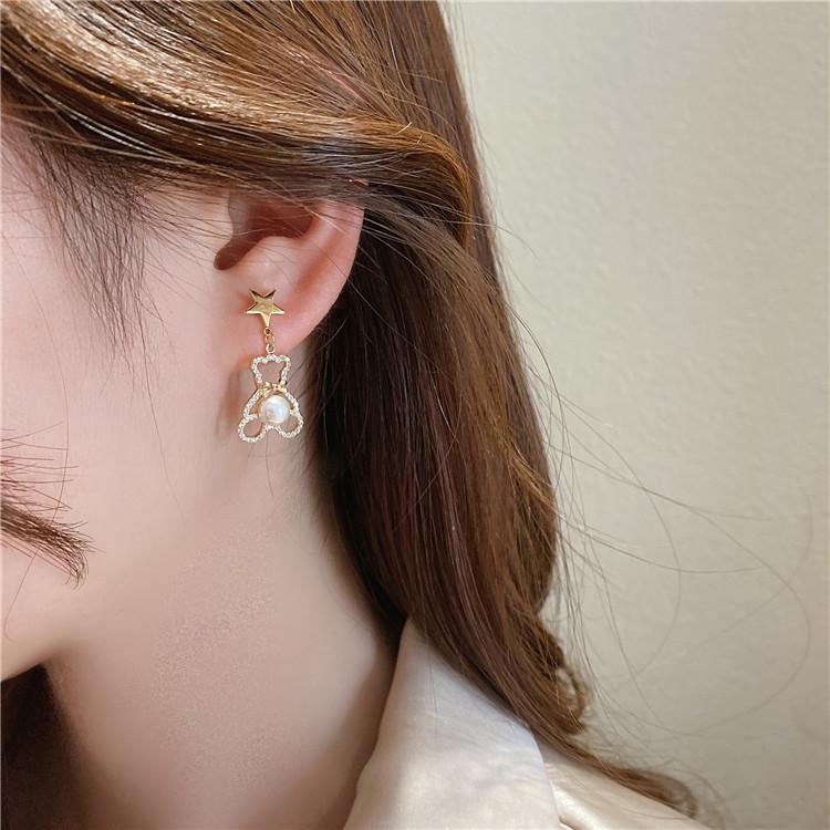 Серьги-подвески с изображением мультяшного медведя и жемчуга. Изысканные и компактные универсальные серьги.